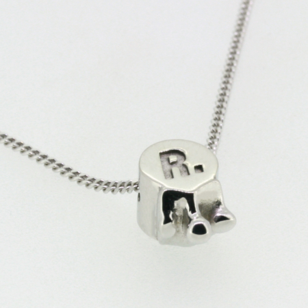 Racing Relics Oilmark Pendant – R. Edition – silver necklace with oil-drip detail